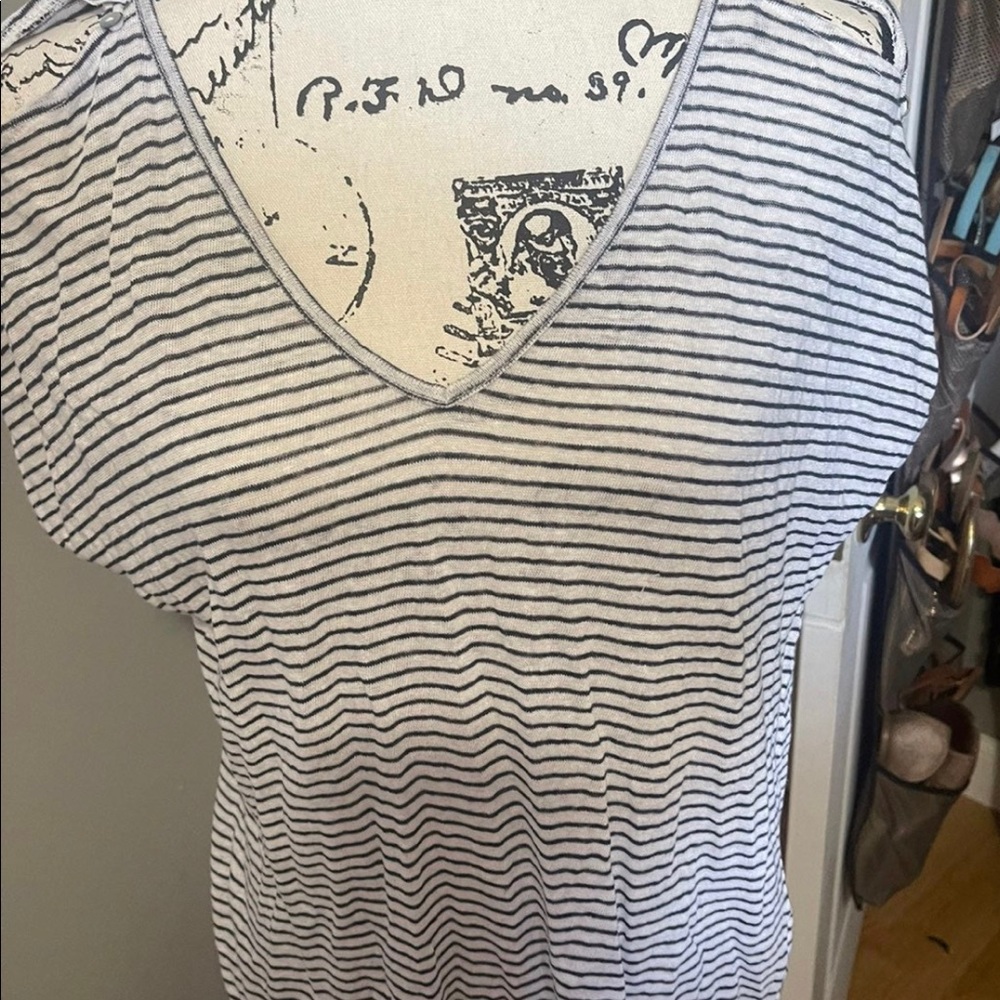 Lucky Brand peep shoulder top size large
